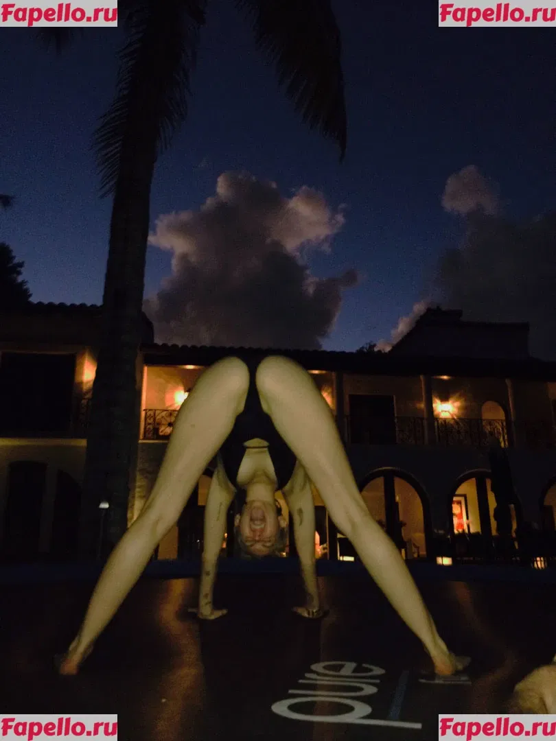 Miley Cyrus Onlyfans Photo Gallery 