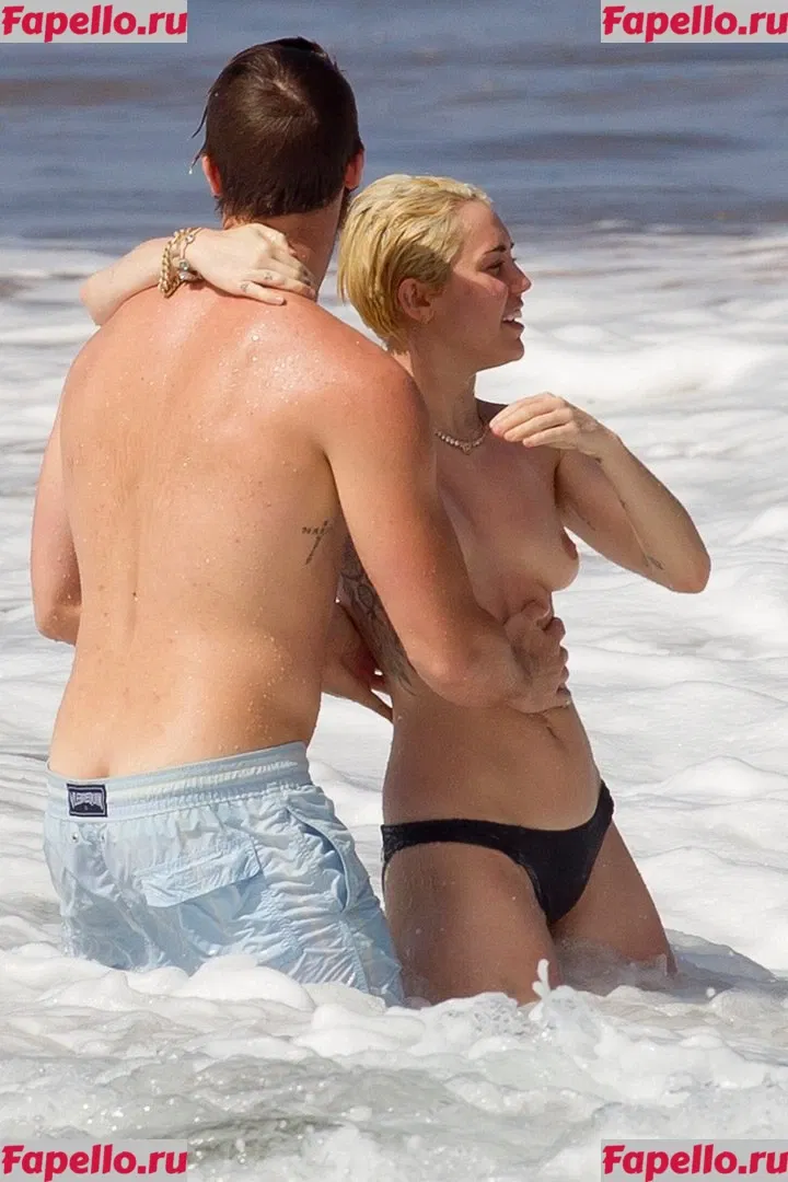 Miley Cyrus Onlyfans Photo Gallery 