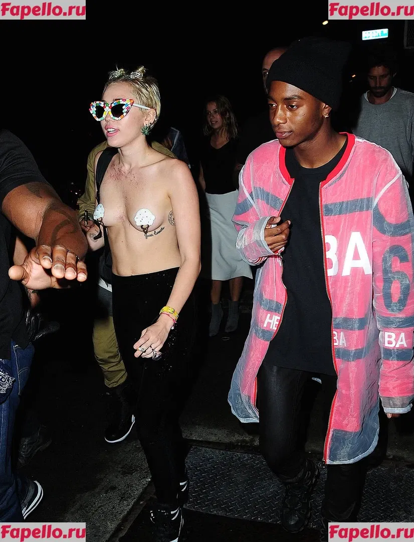 Miley Cyrus Onlyfans Photo Gallery 