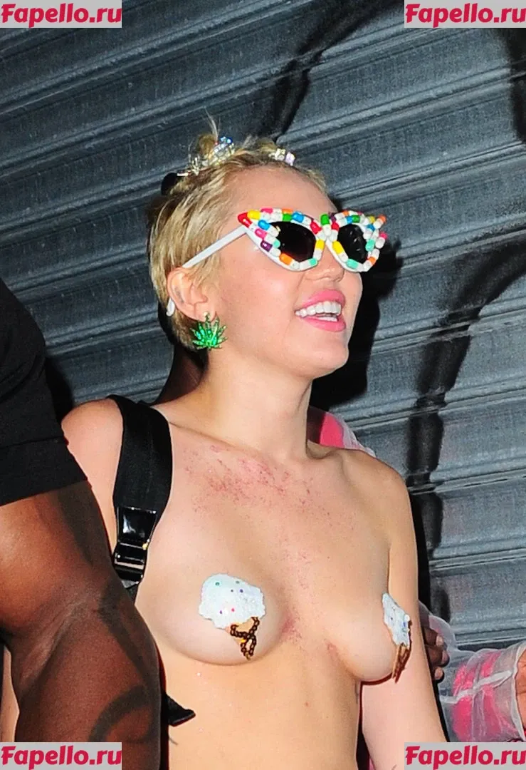 Miley Cyrus Onlyfans Photo Gallery 