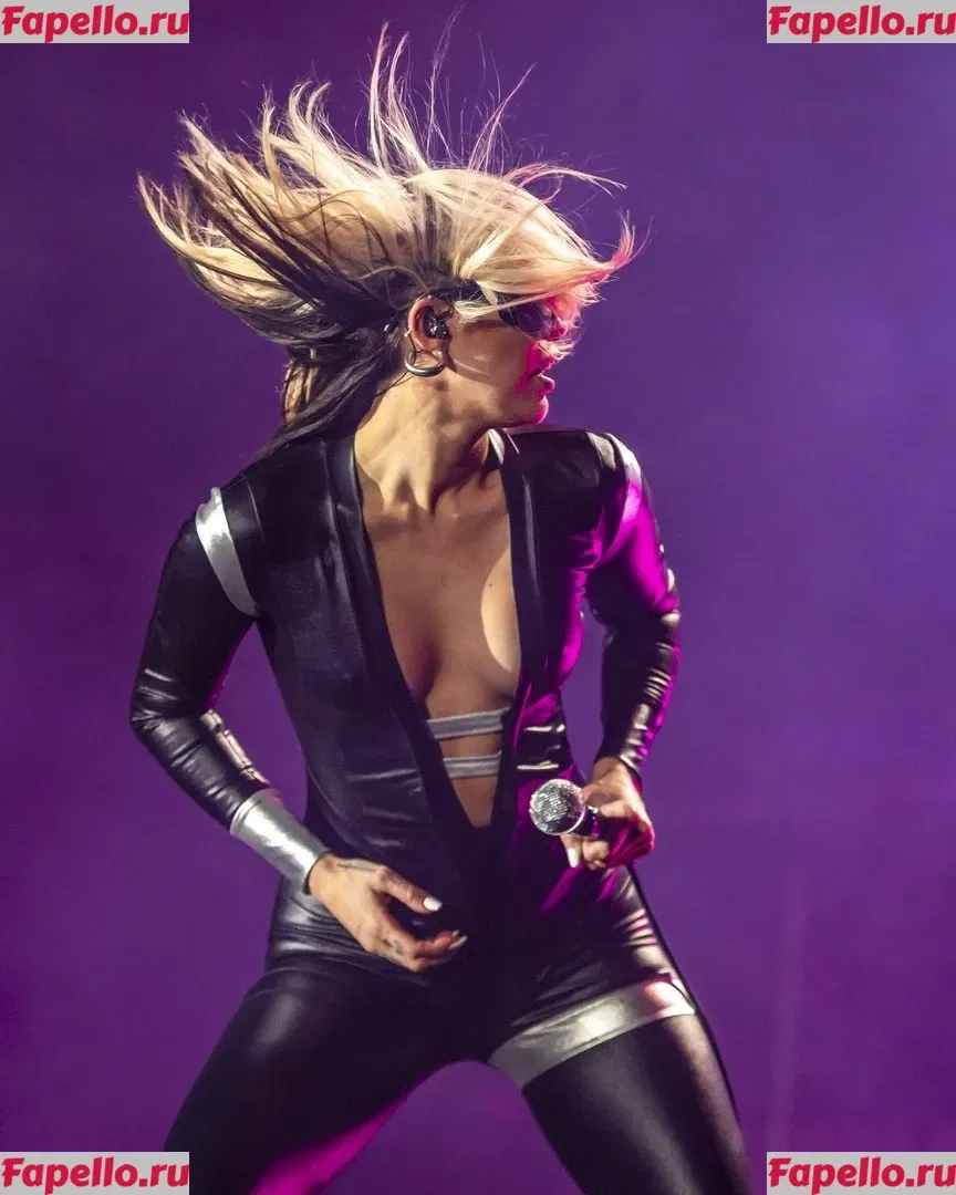 Miley Cyrus Onlyfans Photo Gallery 