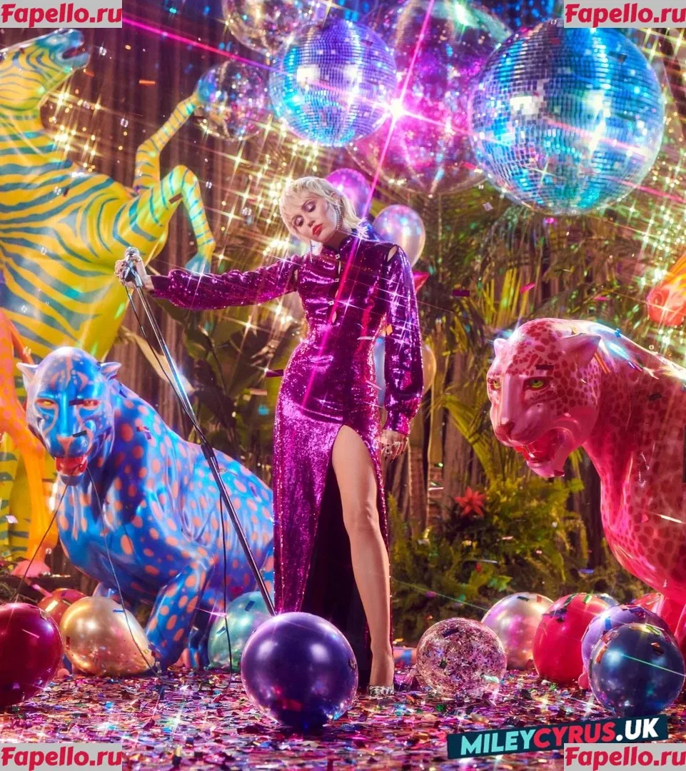 Miley Cyrus Onlyfans Photo Gallery 