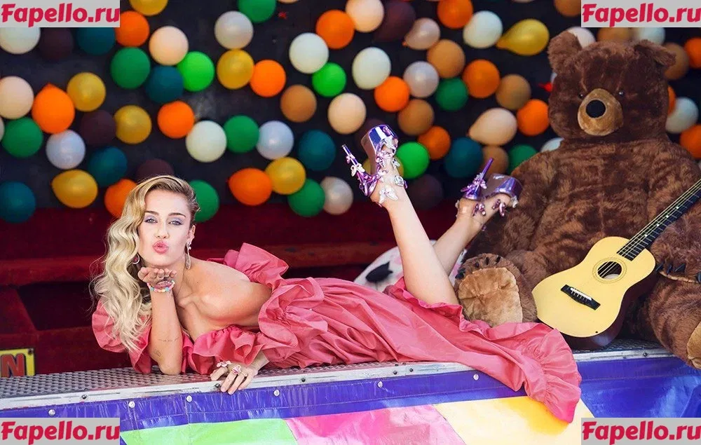 Miley Cyrus Onlyfans Photo Gallery 