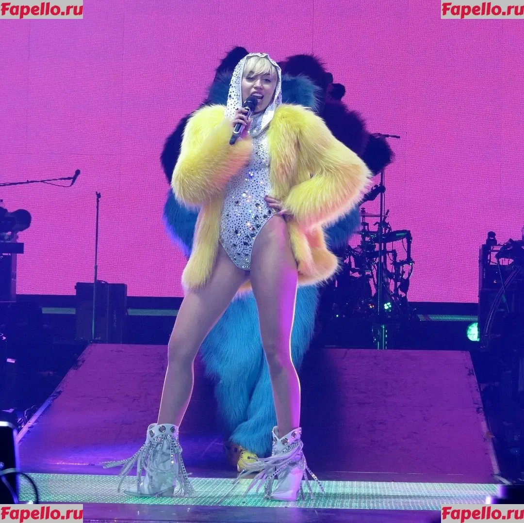 Miley Cyrus Onlyfans Photo Gallery 