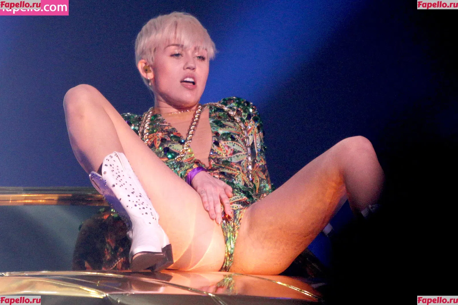 Miley Cyrus Onlyfans Photo Gallery 