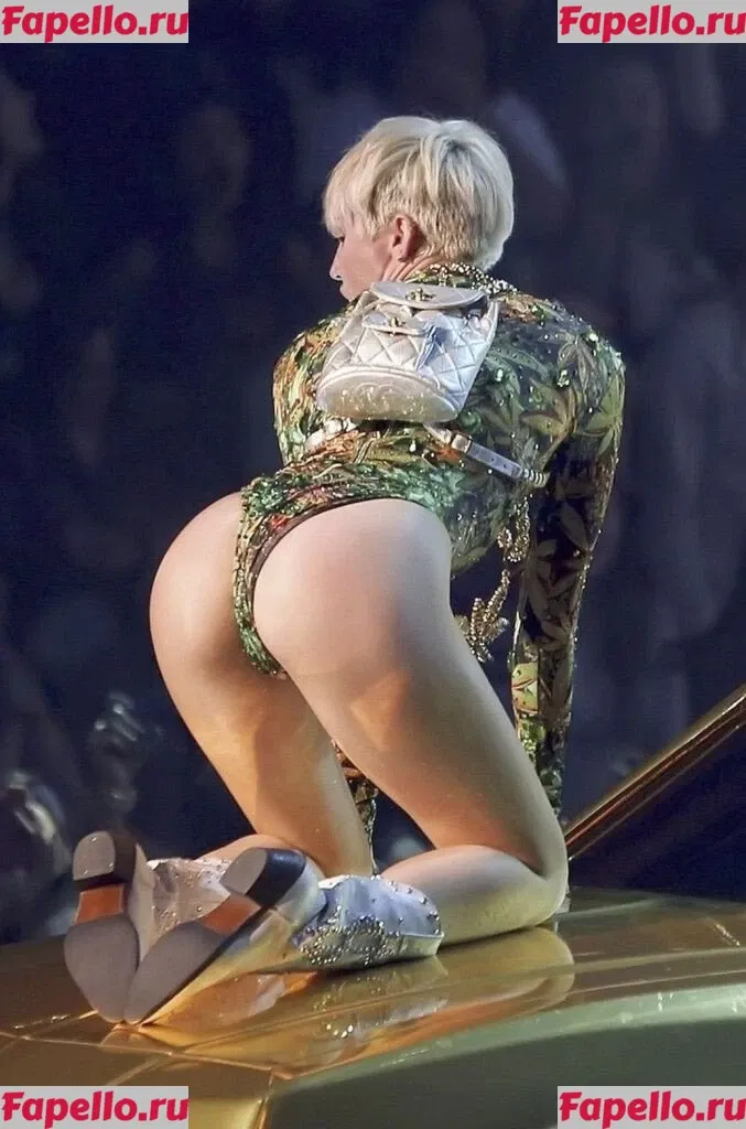 Miley Cyrus Onlyfans Photo Gallery 