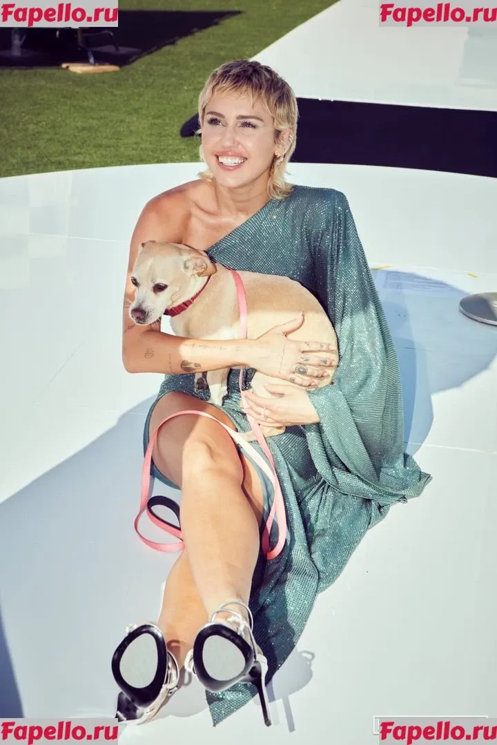 Miley Cyrus Onlyfans Photo Gallery 