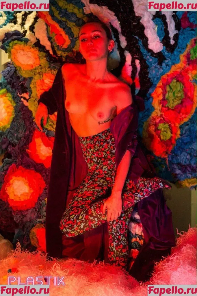 Miley Cyrus Onlyfans Photo Gallery 