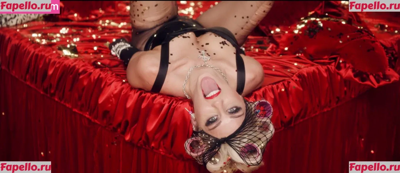 Miley Cyrus Onlyfans Photo Gallery 