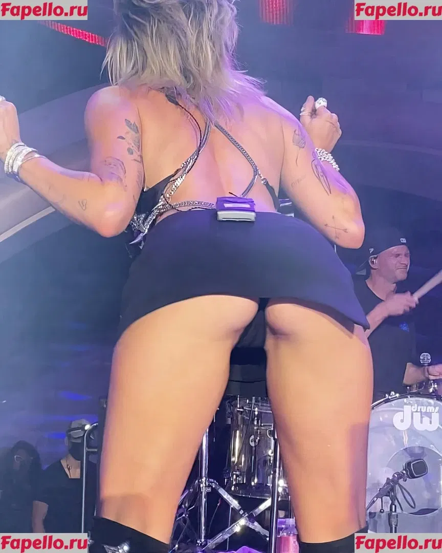Miley Cyrus Onlyfans Photo Gallery 