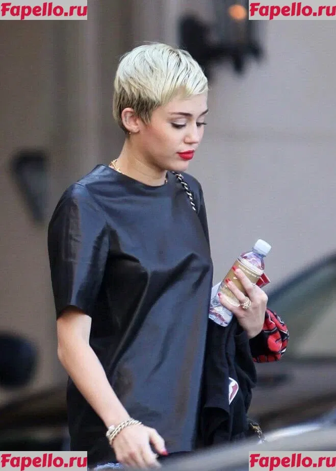 Miley Cyrus Onlyfans Photo Gallery 