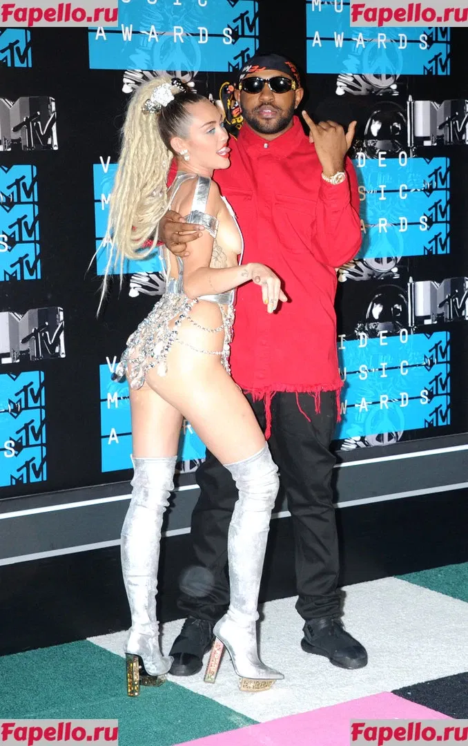 Miley Cyrus Onlyfans Photo Gallery 