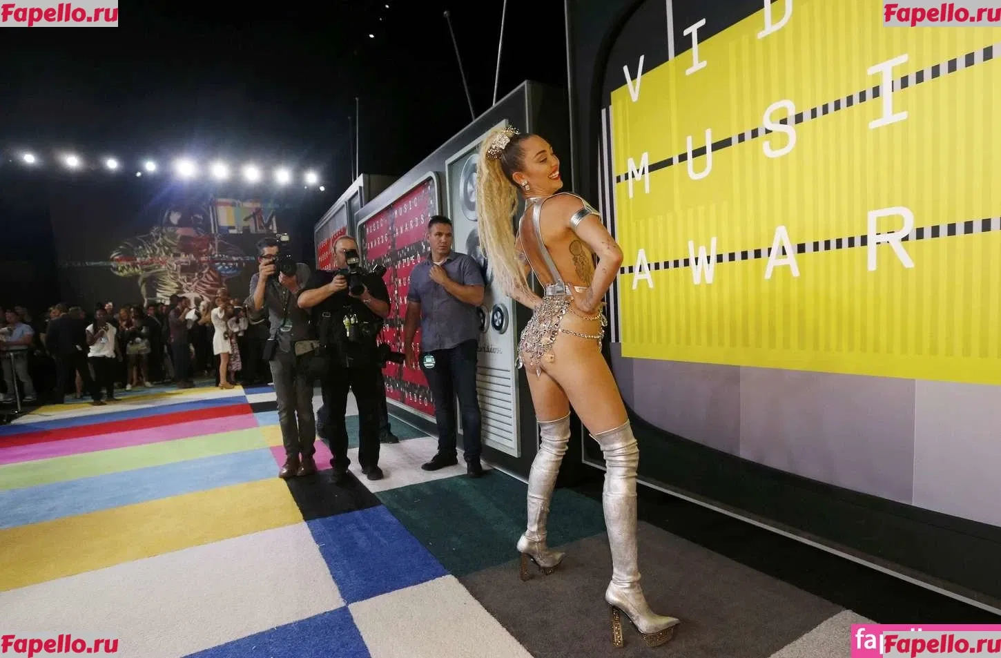 Miley Cyrus Onlyfans Photo Gallery 