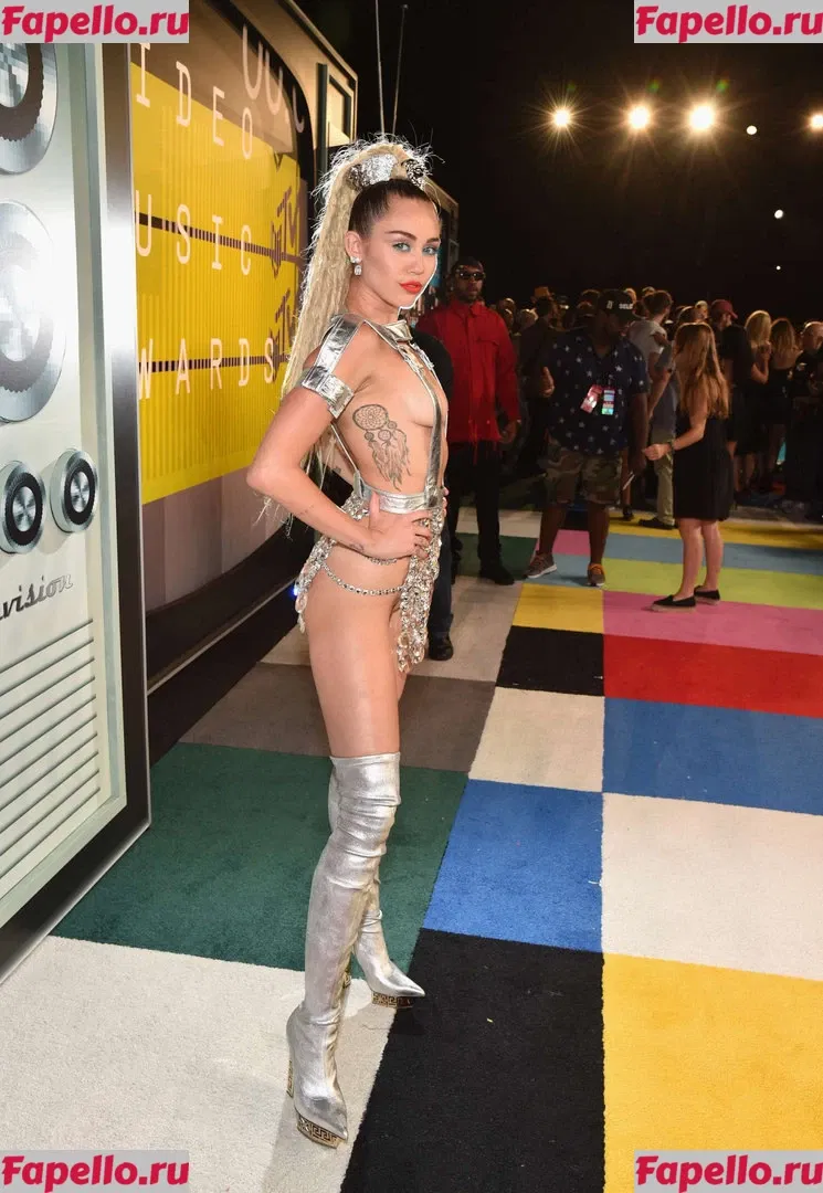 Miley Cyrus Onlyfans Photo Gallery 