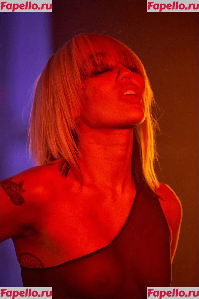 Miley Cyrus Onlyfans Photo Gallery 
