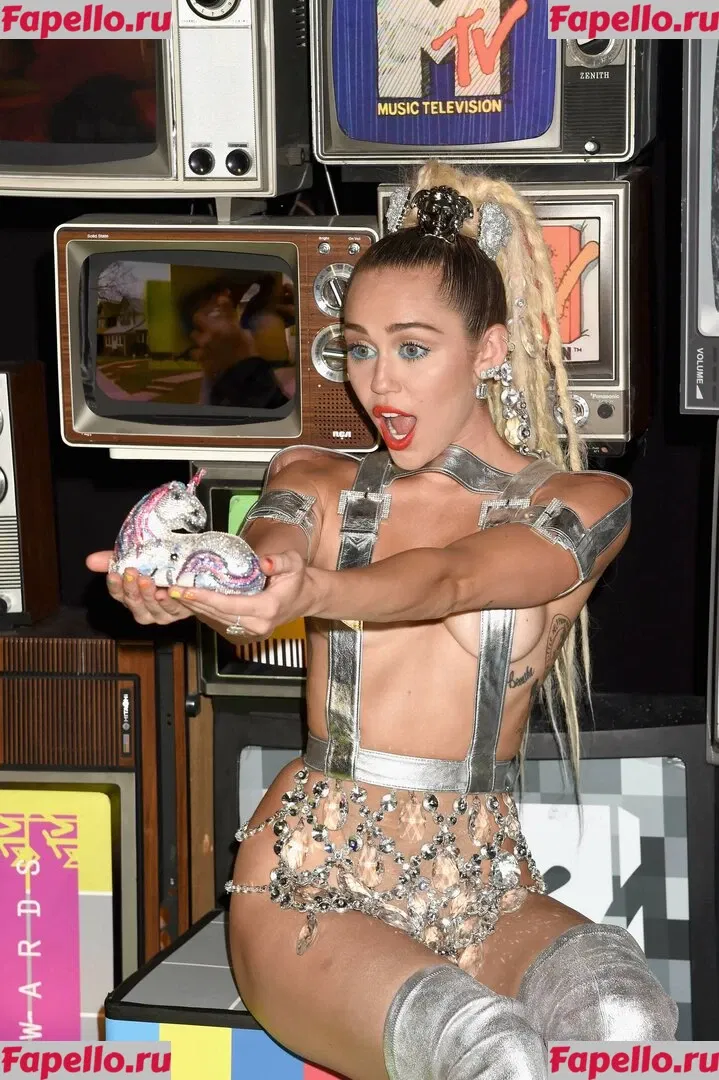 Miley Cyrus Onlyfans Photo Gallery 