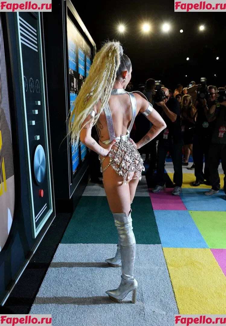 Miley Cyrus Onlyfans Photo Gallery 