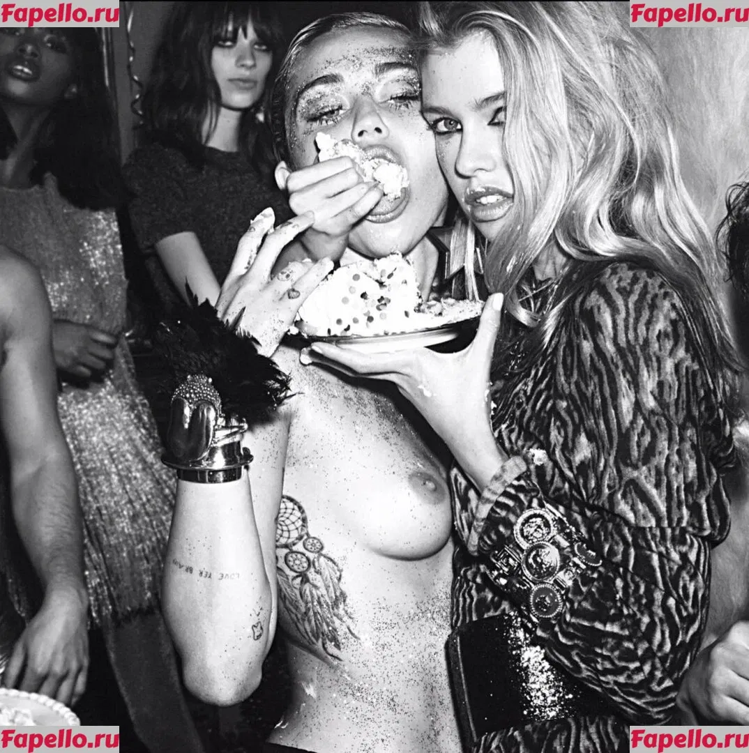 Miley Cyrus Onlyfans Photo Gallery 