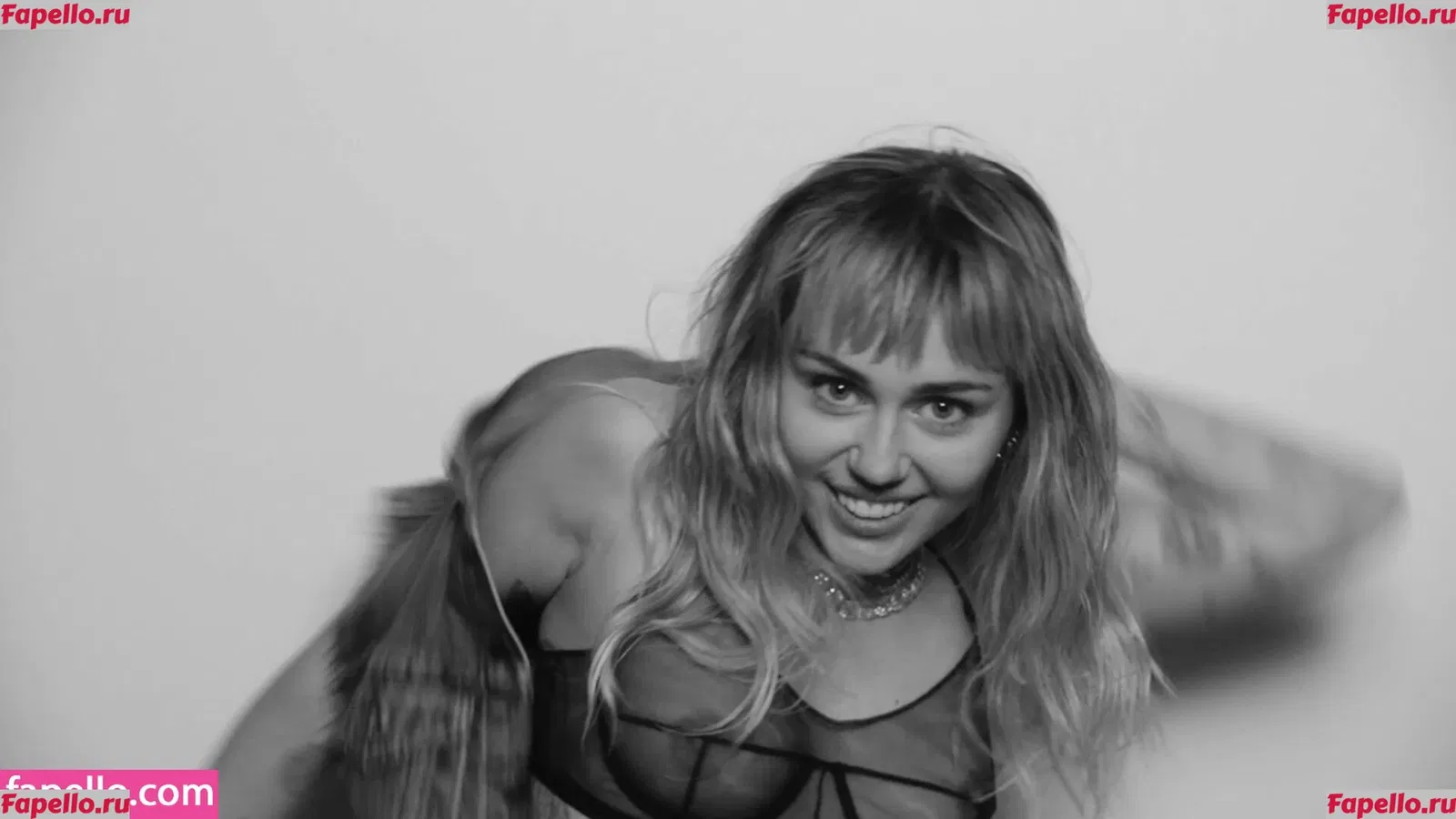 Miley Cyrus Onlyfans Photo Gallery 