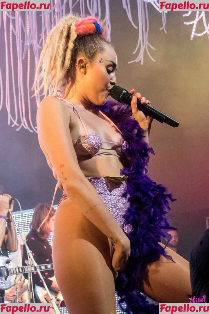 Miley Cyrus Onlyfans Photo Gallery 