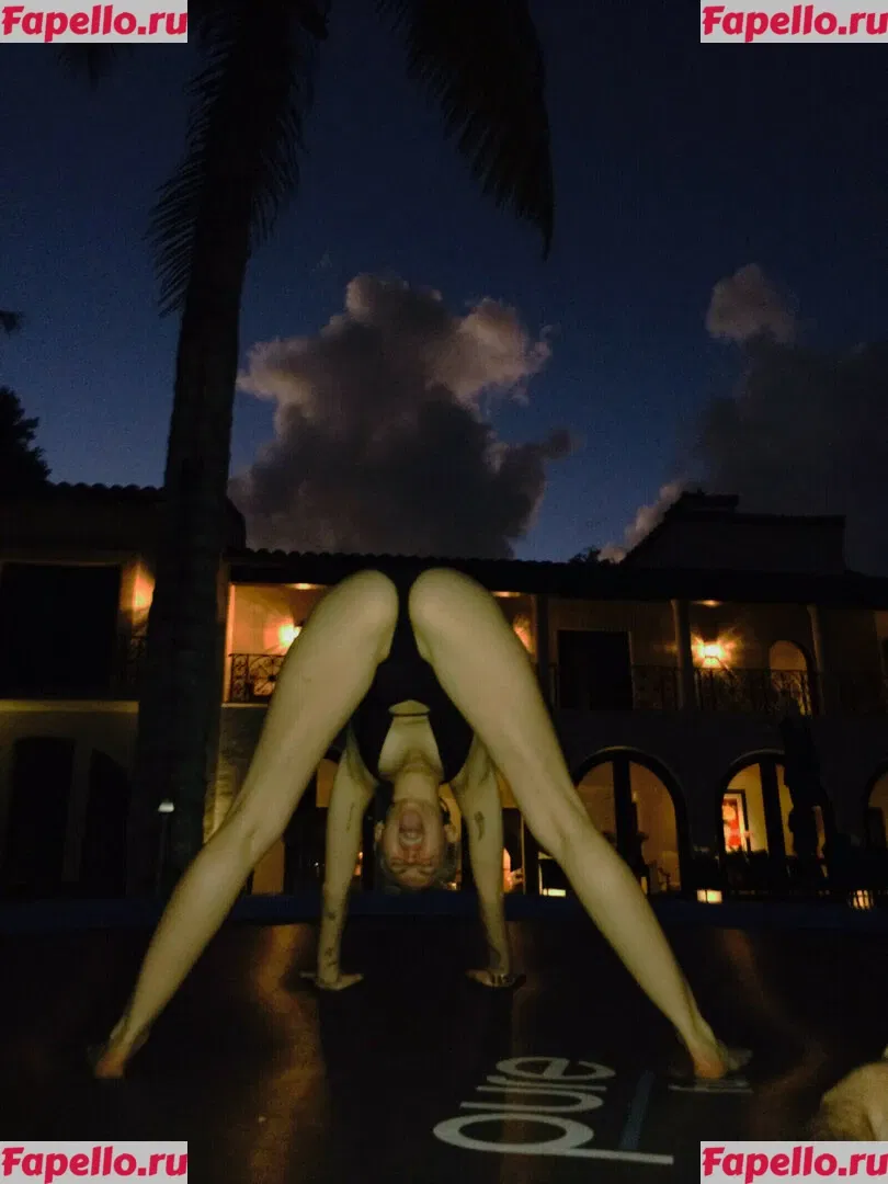 Miley Cyrus Onlyfans Photo Gallery 