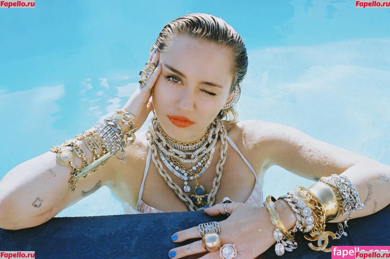 Miley Cyrus Onlyfans Photo Gallery 