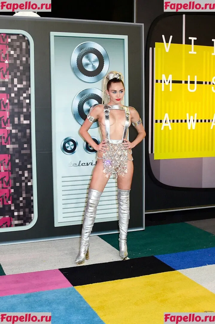 Miley Cyrus Onlyfans Photo Gallery 