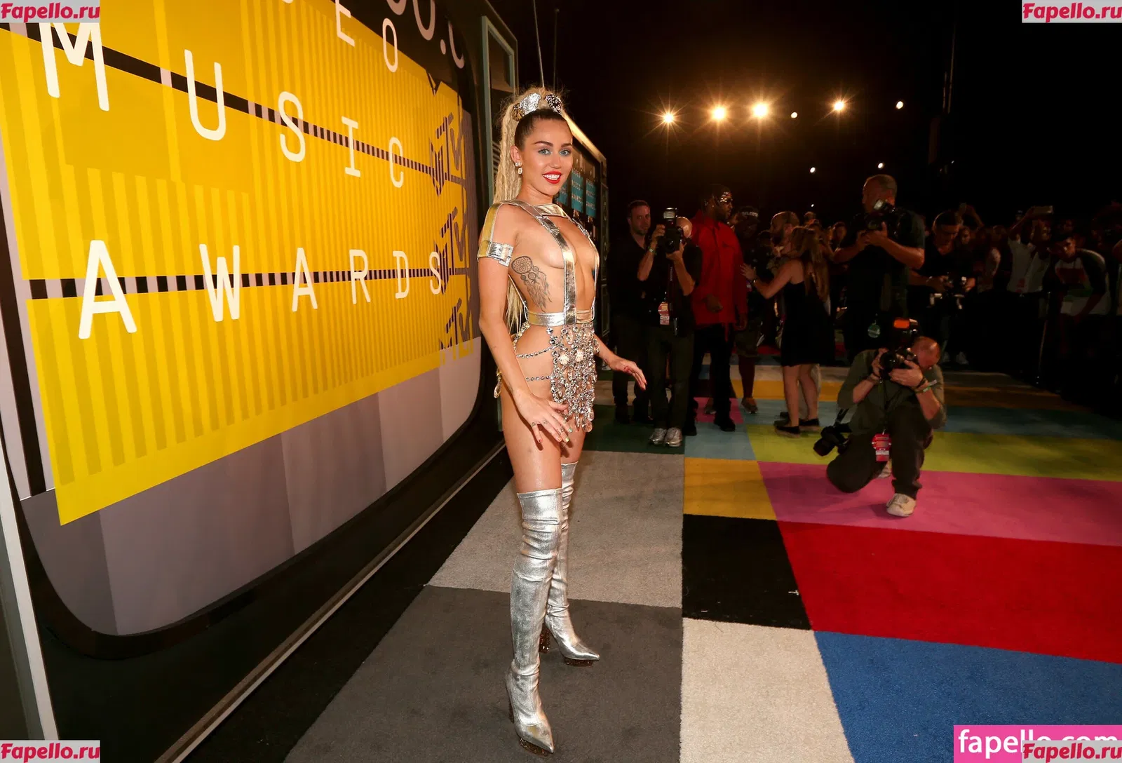 Miley Cyrus Onlyfans Photo Gallery 