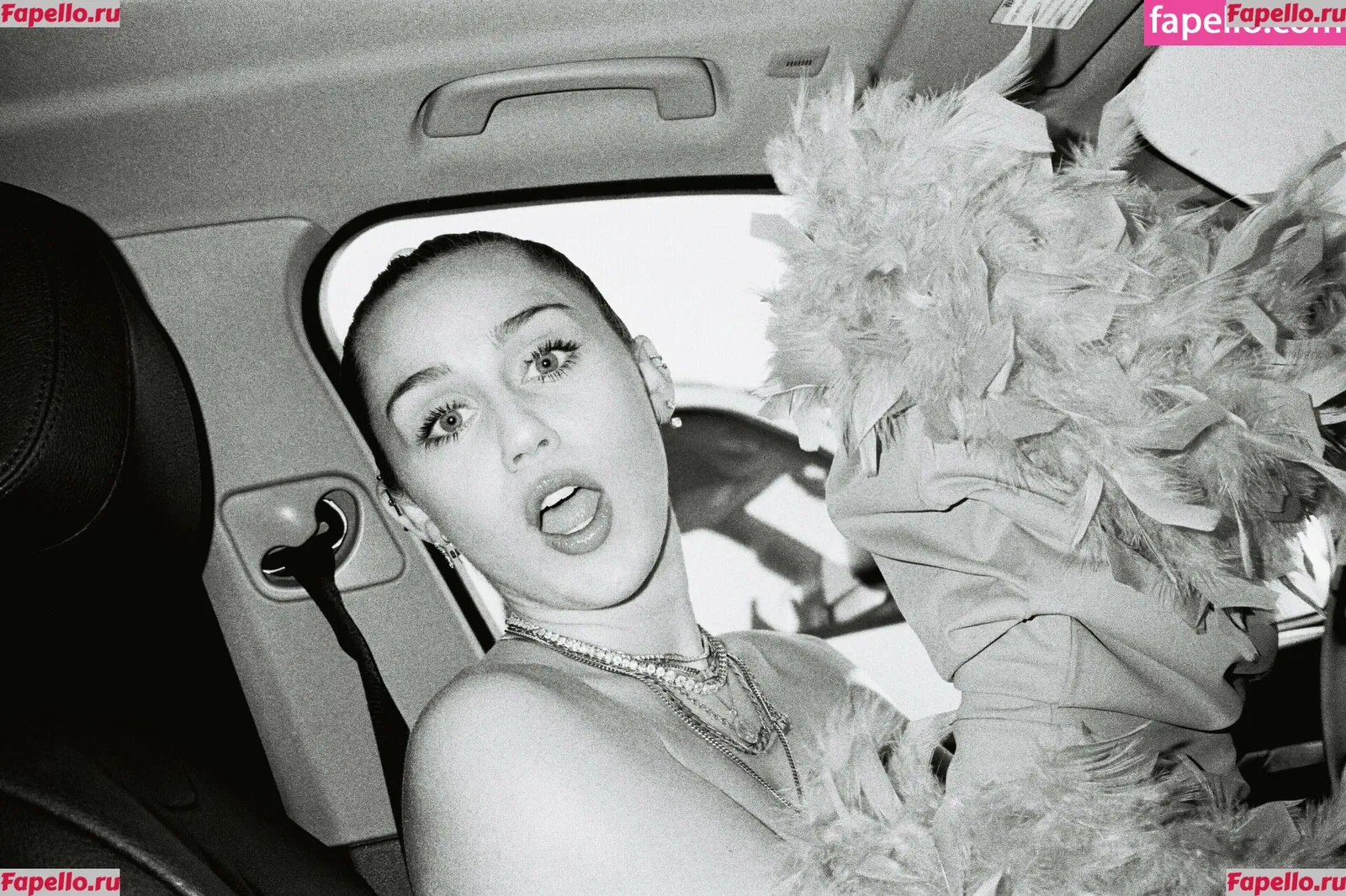 Miley Cyrus Onlyfans Photo Gallery 