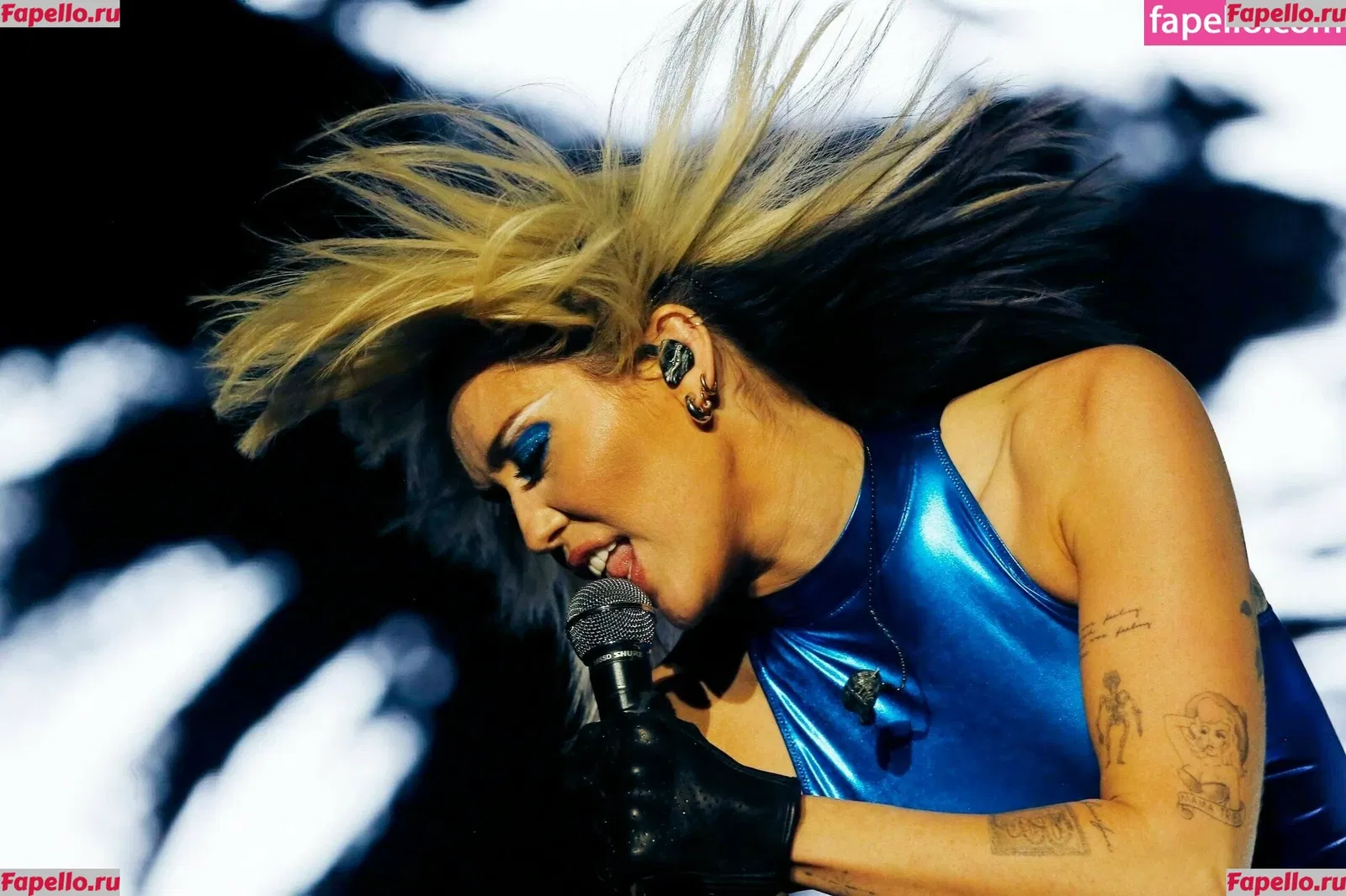 Miley Cyrus Onlyfans Photo Gallery 