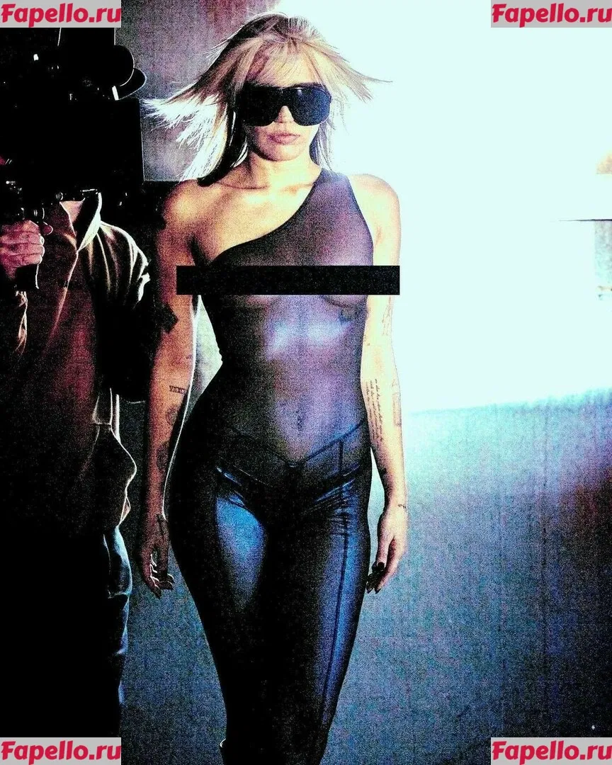 Miley Cyrus Onlyfans Photo Gallery 