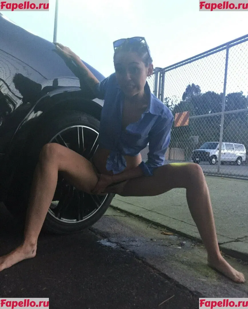Miley Cyrus Onlyfans Photo Gallery 