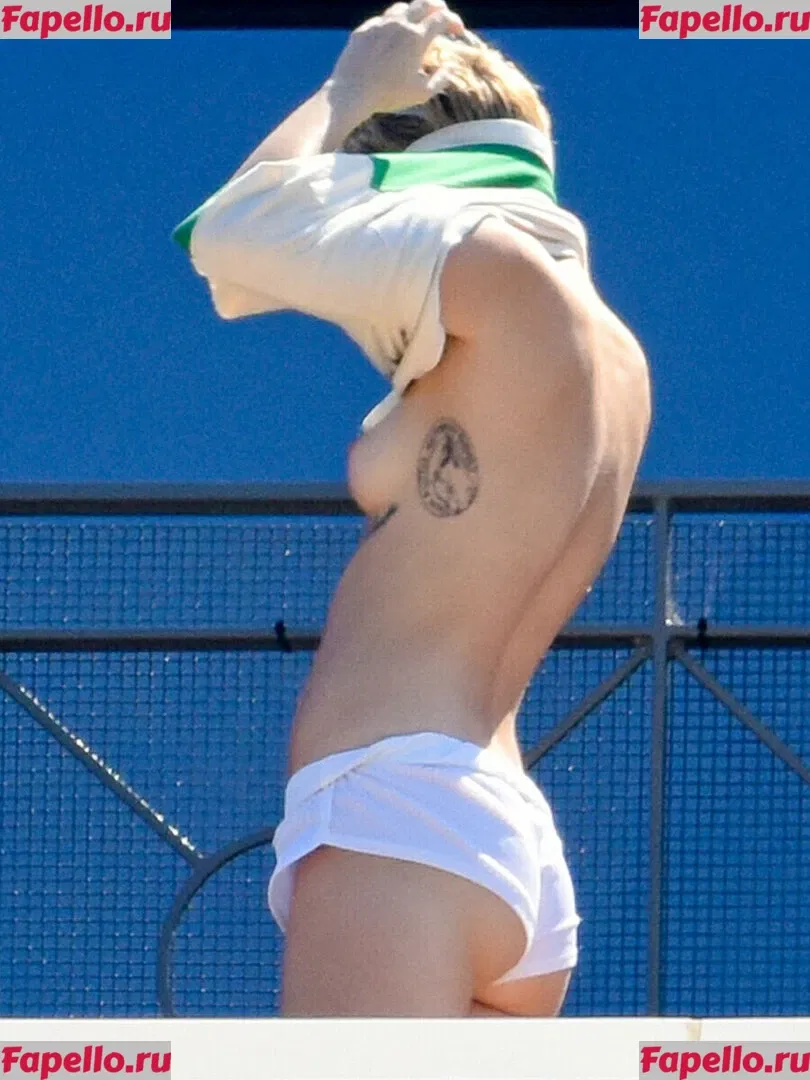 Miley Cyrus Onlyfans Photo Gallery 