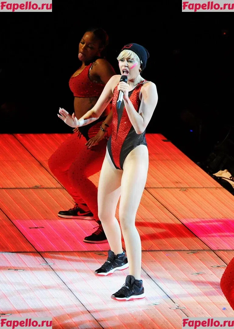 Miley Cyrus Onlyfans Photo Gallery 