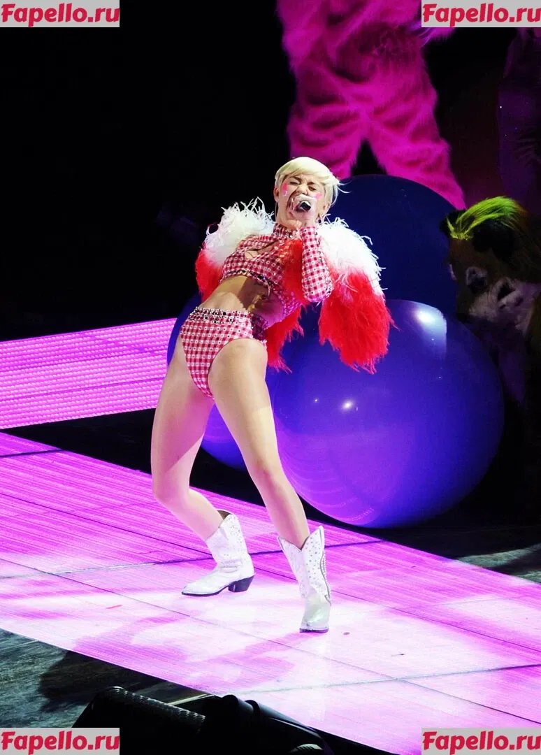 Miley Cyrus Onlyfans Photo Gallery 