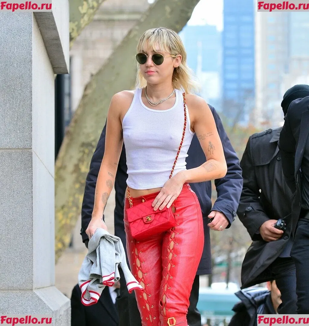 Miley Cyrus Onlyfans Photo Gallery 