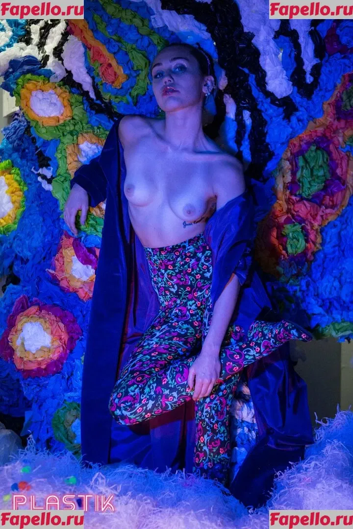 Miley Cyrus Onlyfans Photo Gallery 