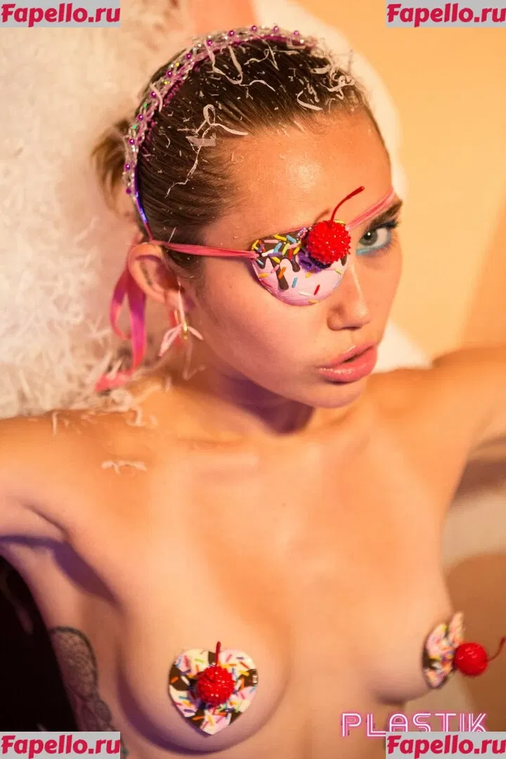 Miley Cyrus Onlyfans Photo Gallery 