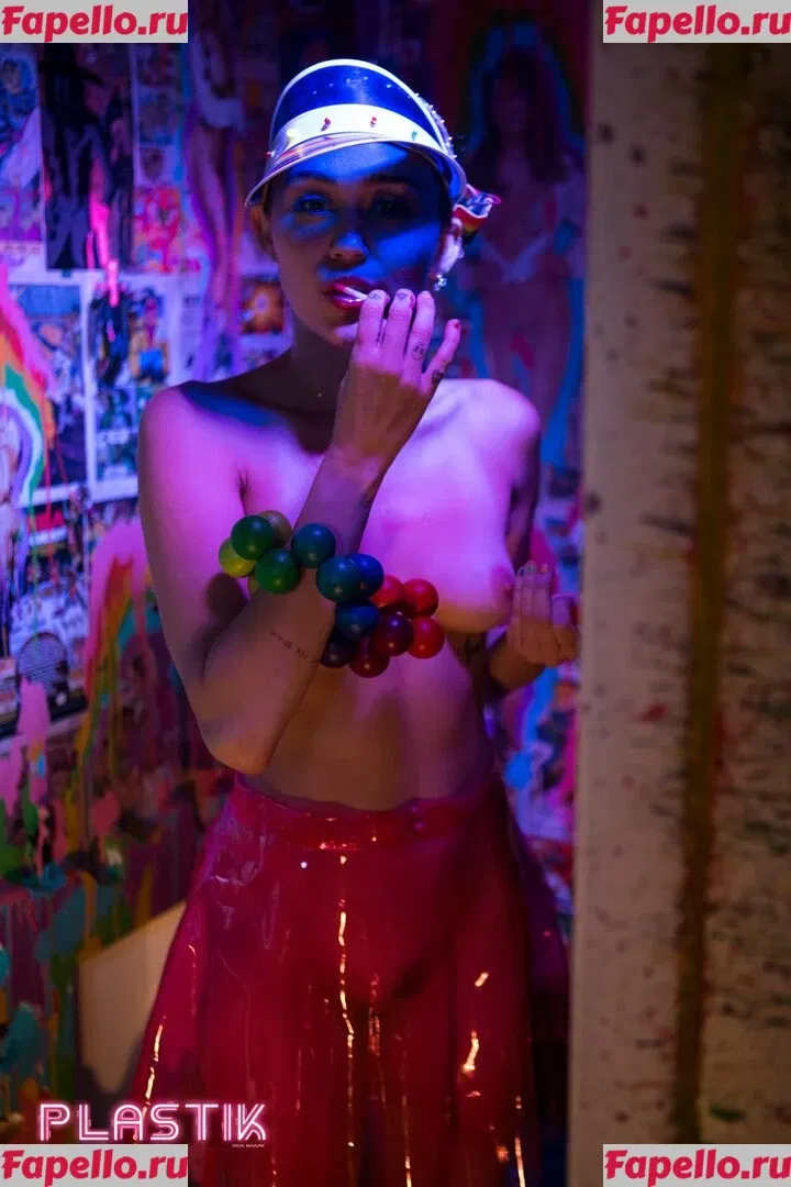 Miley Cyrus Onlyfans Photo Gallery 