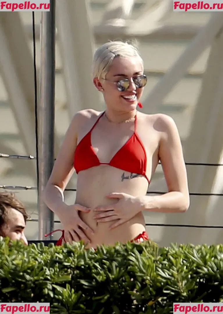 Miley Cyrus Onlyfans Photo Gallery 