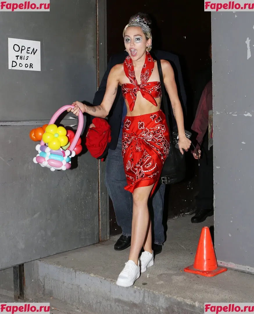 Miley Cyrus Onlyfans Photo Gallery 