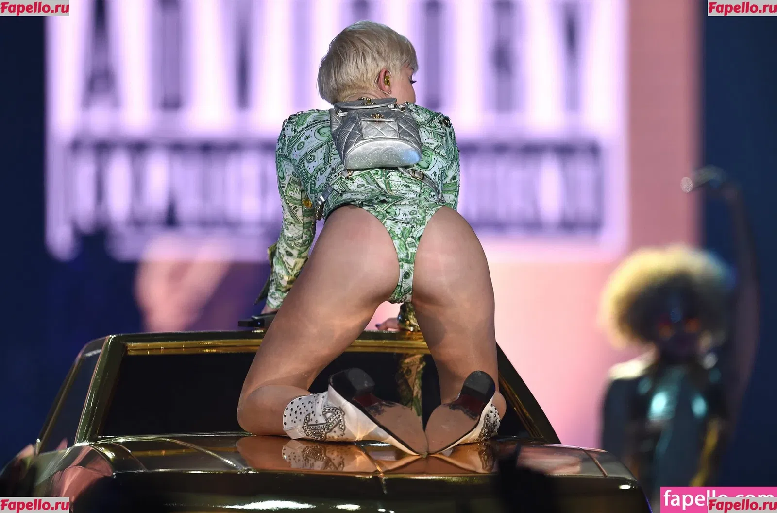 Miley Cyrus Onlyfans Photo Gallery 