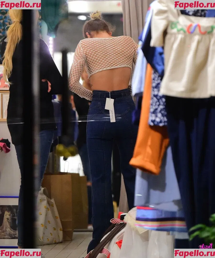Miley Cyrus Onlyfans Photo Gallery 