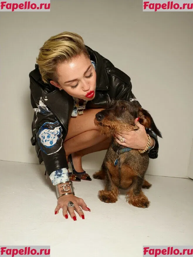 Miley Cyrus Onlyfans Photo Gallery 