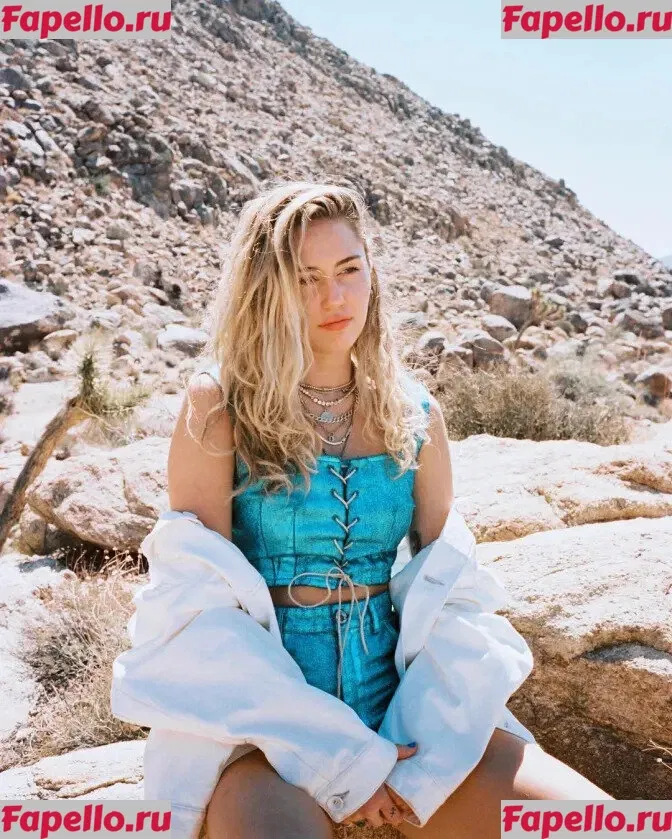 Miley Cyrus Onlyfans Photo Gallery 