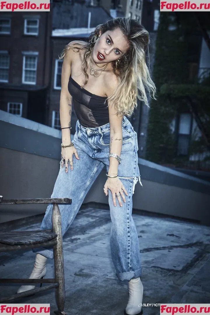 Miley Cyrus Onlyfans Photo Gallery 