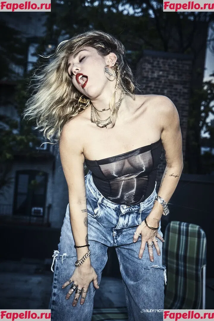 Miley Cyrus Onlyfans Photo Gallery 