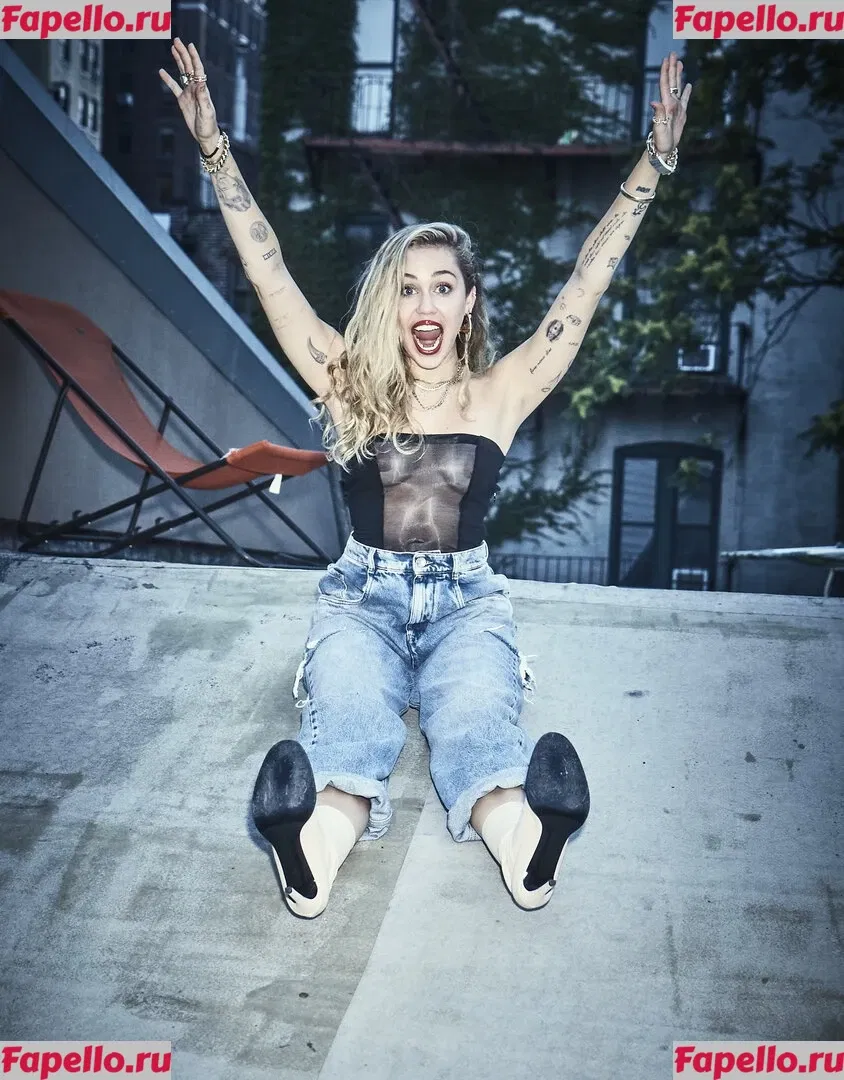 Miley Cyrus Onlyfans Photo Gallery 