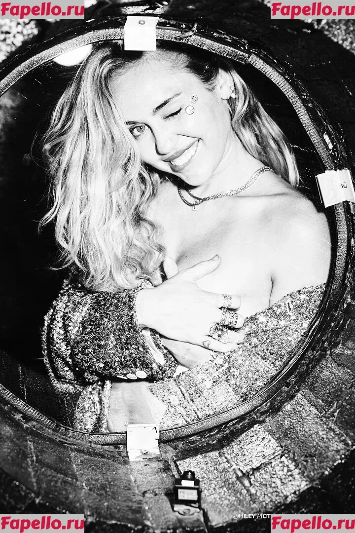 Miley Cyrus Onlyfans Photo Gallery 