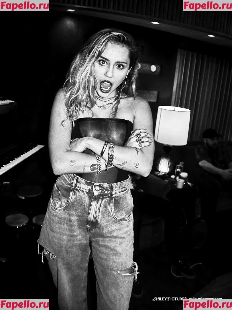 Miley Cyrus Onlyfans Photo Gallery 